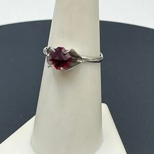 ESPO Vintage Sterling Silver Bypass Ring Red Glass Stone
Size 7.25